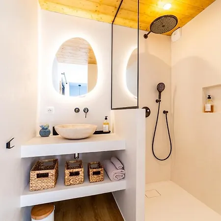 Small House With Swimming Pool And Jacuzzi * 比亚里茨