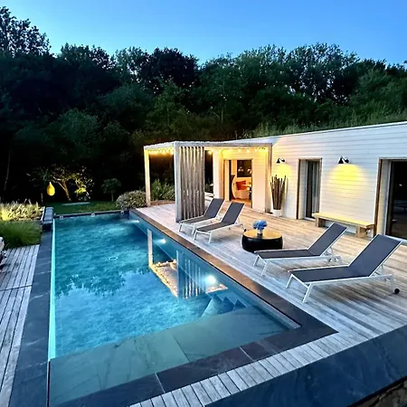 Small House With Swimming Pool And Jacuzzi Hébergement de vacances *