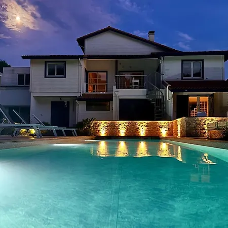 Small House With Swimming Pool And Jacuzzi *