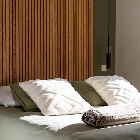 Small House With Swimming Pool And Jacuzzi 度假居 *