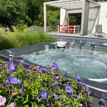 Small House With Swimming Pool And Jacuzzi Hébergement de vacances *