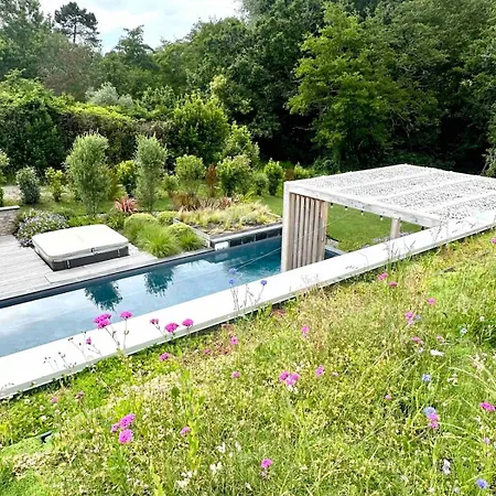 Small House With Swimming Pool And Jacuzzi
